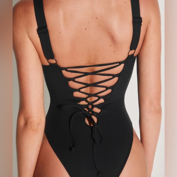 TA3 SEAMED SQUAREY SWIMSUIT - BLACK - Picture 1 of 9